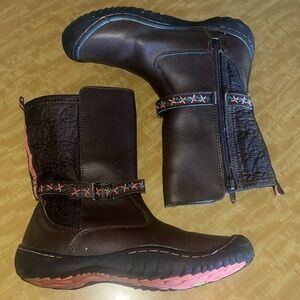 Jambu ladies size 5 ankle boots w/ embroidered strap, leather uppers / preowned